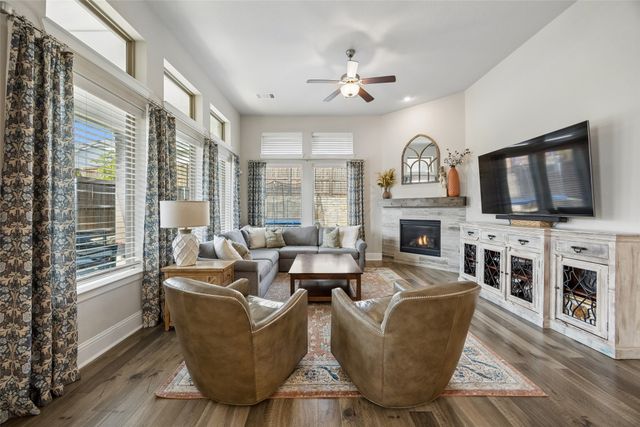 2012 Crescent Street, Fort Worth, TX 76008