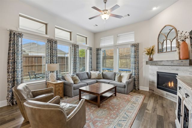 2012 Crescent Street, Fort Worth, TX 76008
