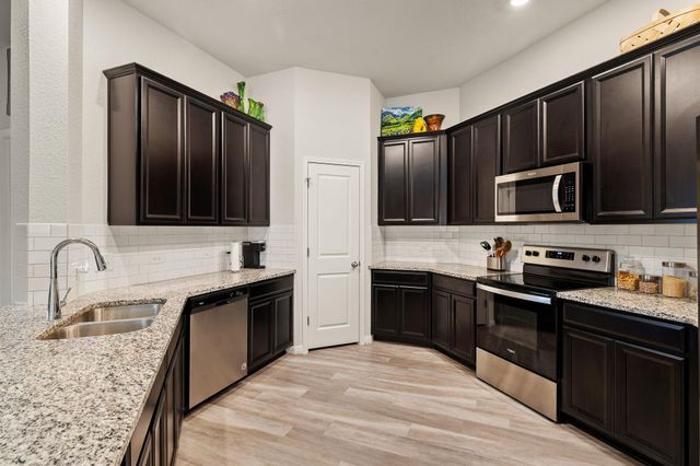105 Sophora DR, Hutto, TX 78634