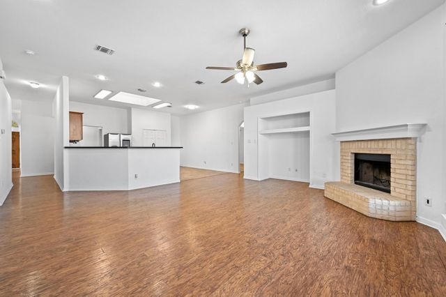 198 Valruth DR, Kyle, TX 78640