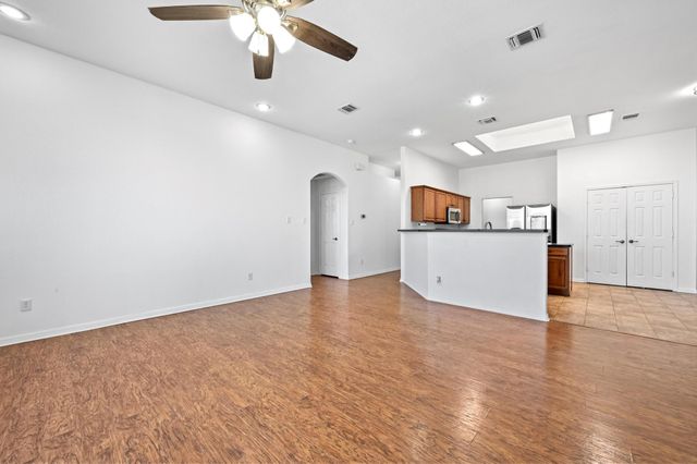 198 Valruth DR, Kyle, TX 78640