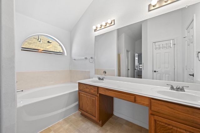 198 Valruth DR, Kyle, TX 78640