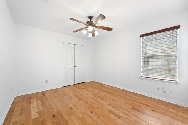 198 Valruth DR, Kyle, TX 78640