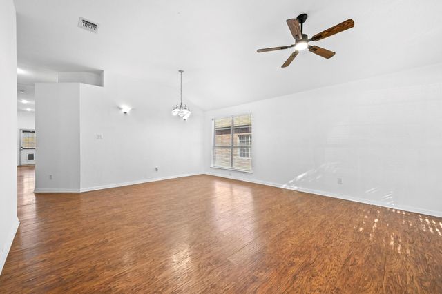 198 Valruth DR, Kyle, TX 78640