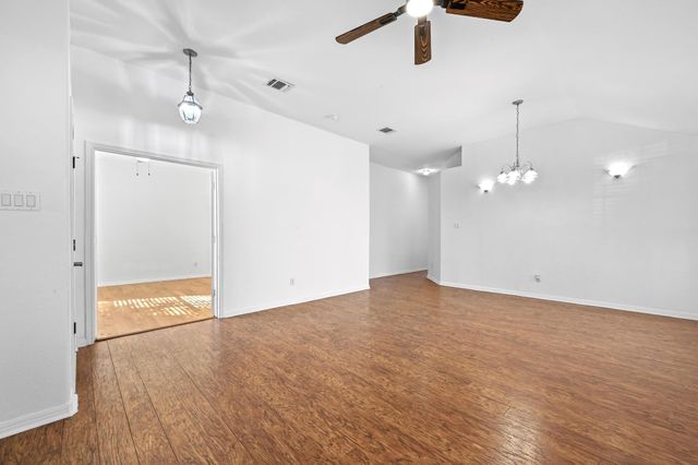 198 Valruth DR, Kyle, TX 78640