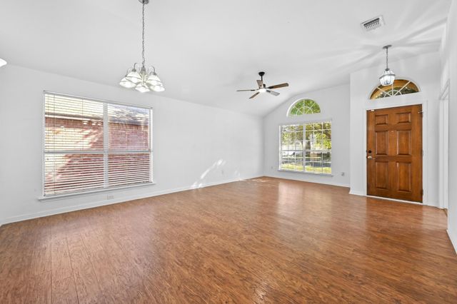 198 Valruth DR, Kyle, TX 78640