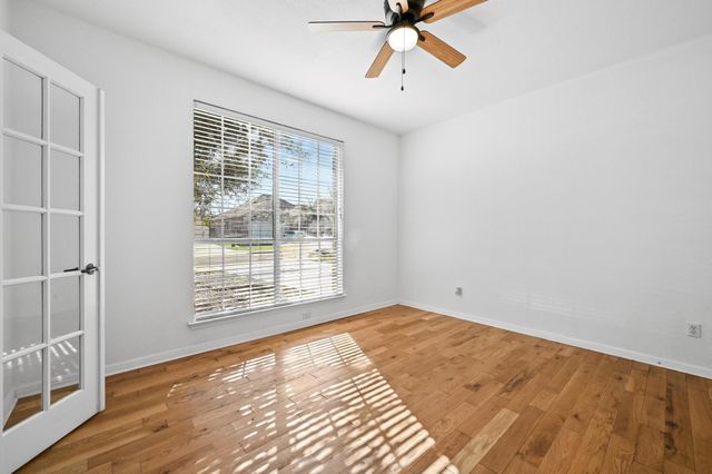 198 Valruth DR, Kyle, TX 78640