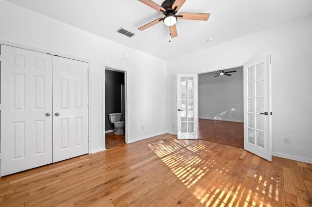 198 Valruth DR, Kyle, TX 78640