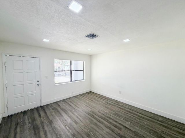 1135 NW 127th Street, North Miami, FL 33168