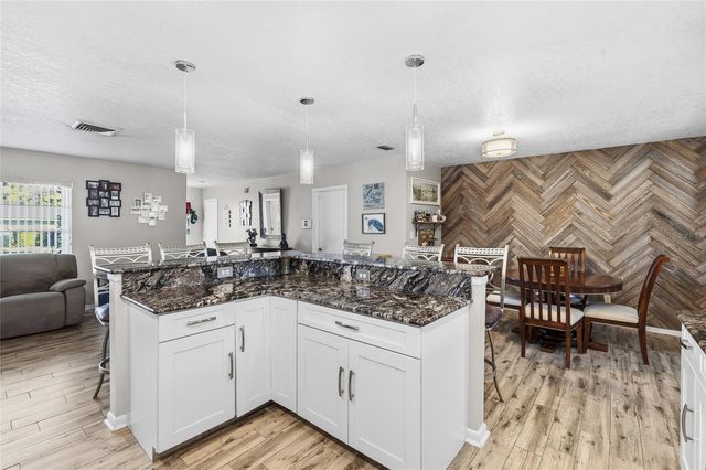 6801 15TH STREET S, St Petersburg, FL 33705