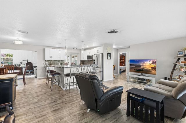 6801 15TH STREET S, St Petersburg, FL 33705