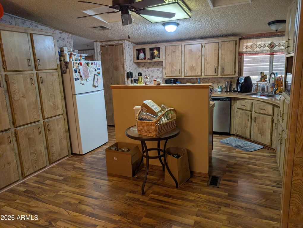 2900 W SUPERSTITION Boulevard 7, Apache Junction, AZ 85120 — photo 5