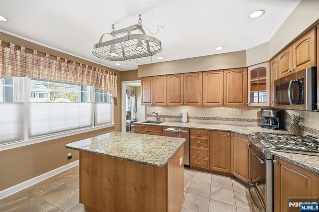 17 Pascack Road, Park Ridge, NJ 07656