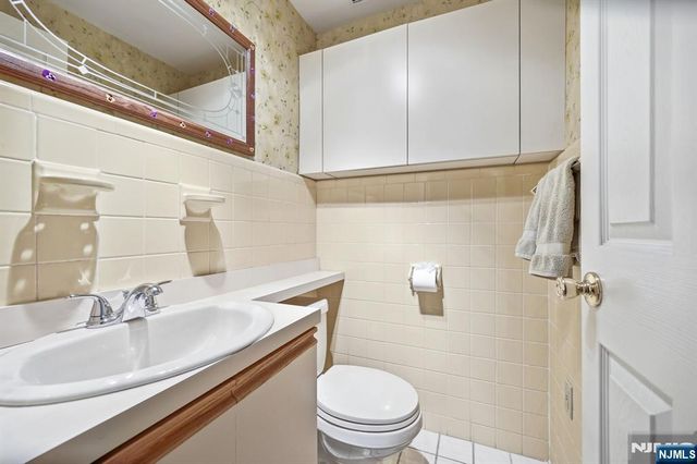 17 Pascack Road, Park Ridge, NJ 07656