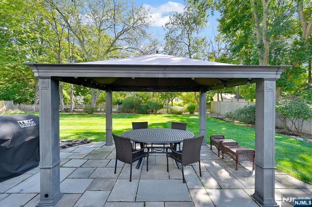 17 Pascack Road, Park Ridge, NJ 07656