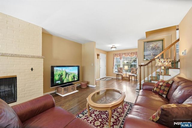 17 Pascack Road, Park Ridge, NJ 07656