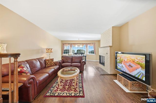 17 Pascack Road, Park Ridge, NJ 07656