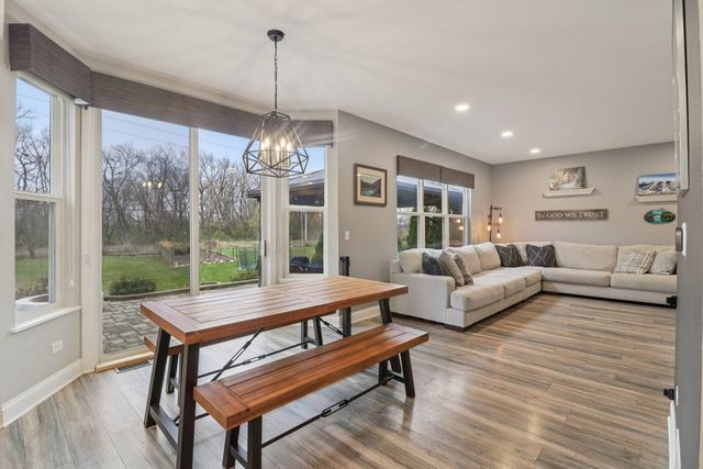 220 S Glenbrook Trail, Mchenry, IL 60050