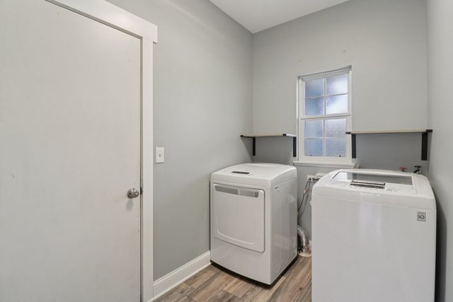 220 S Glenbrook Trail, Mchenry, IL 60050