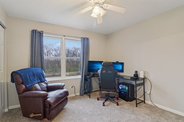 220 S Glenbrook Trail, Mchenry, IL 60050