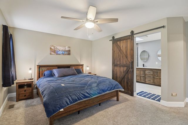 220 S Glenbrook Trail, Mchenry, IL 60050