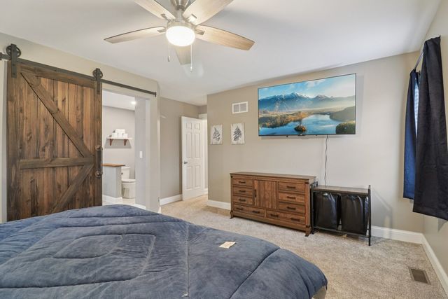 220 S Glenbrook Trail, Mchenry, IL 60050