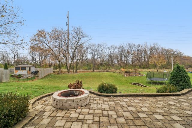 220 S Glenbrook Trail, Mchenry, IL 60050