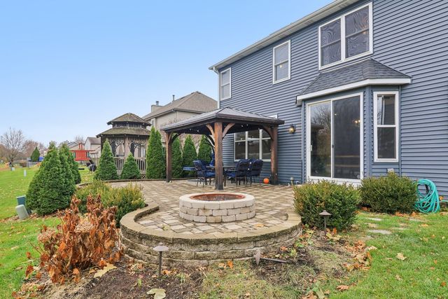 220 S Glenbrook Trail, Mchenry, IL 60050