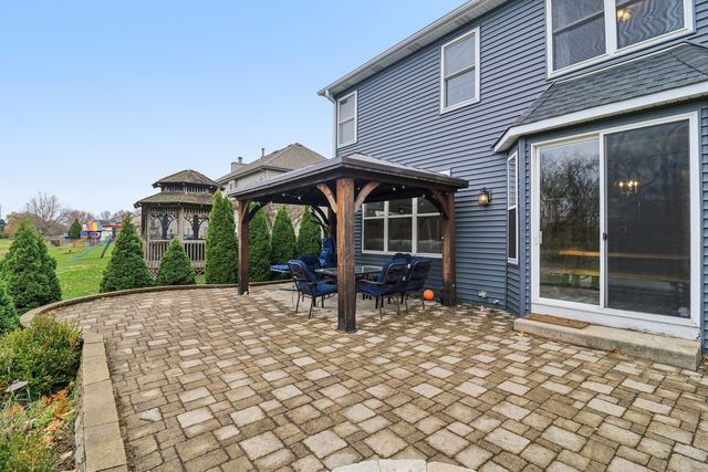 220 S Glenbrook Trail, Mchenry, IL 60050