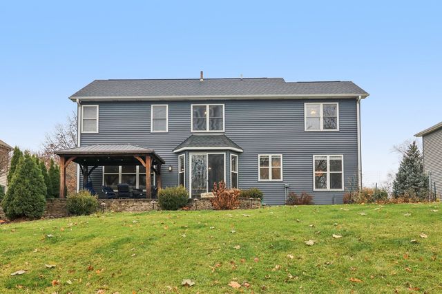 220 S Glenbrook Trail, Mchenry, IL 60050