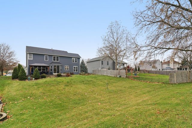 220 S Glenbrook Trail, Mchenry, IL 60050