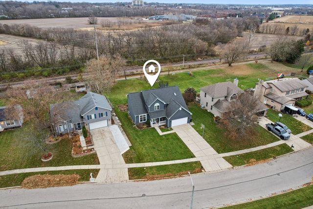 220 S Glenbrook Trail, Mchenry, IL 60050