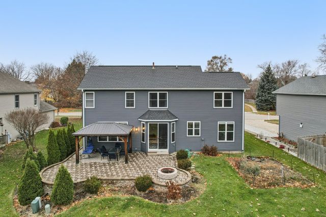 220 S Glenbrook Trail, Mchenry, IL 60050