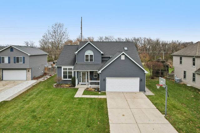 220 S Glenbrook Trail, Mchenry, IL 60050