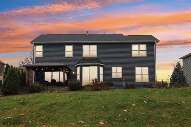 220 S Glenbrook Trail, Mchenry, IL 60050