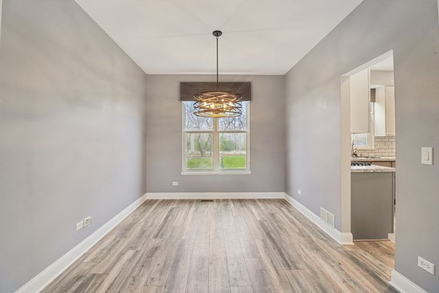 220 S Glenbrook Trail, Mchenry, IL 60050