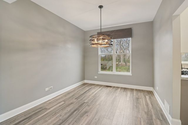 220 S Glenbrook Trail, Mchenry, IL 60050