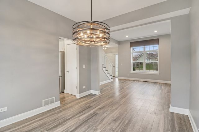 220 S Glenbrook Trail, Mchenry, IL 60050