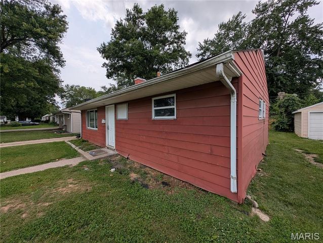 1138 Lilac Drive, Belleville, IL 62220