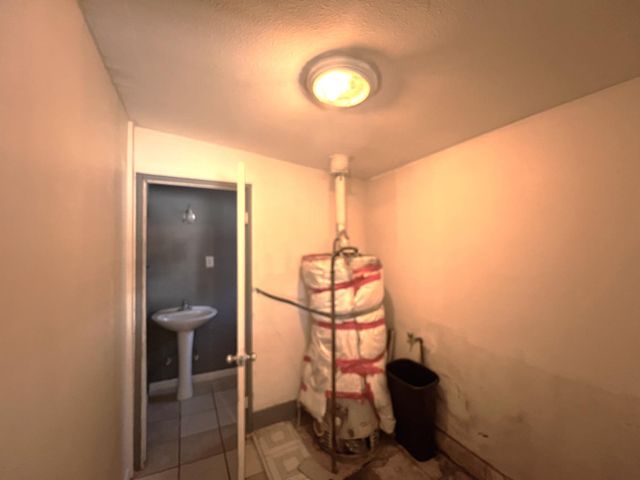 3223 E Madison Avenue, Fresno, CA 93702