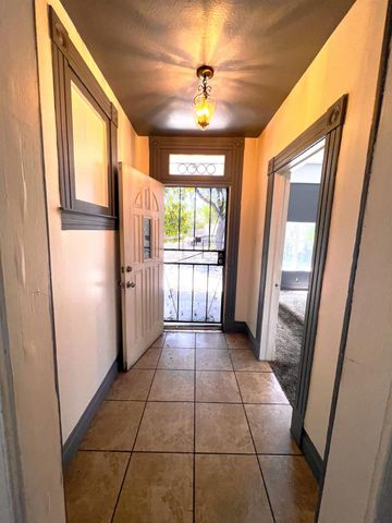 3223 E Madison Avenue, Fresno, CA 93702