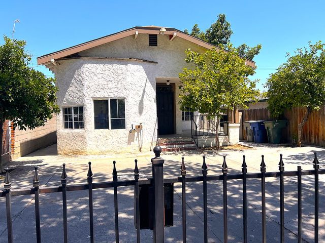 3223 E Madison Avenue, Fresno, CA 93702