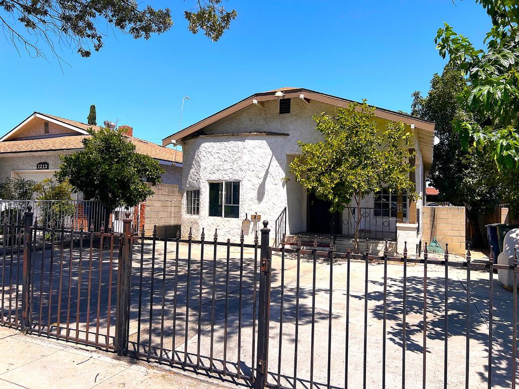 3223 E Madison Avenue, Fresno, CA 93702