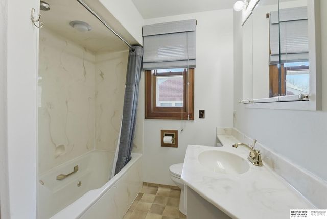 3925 Castelar Street, Omaha, NE 68105