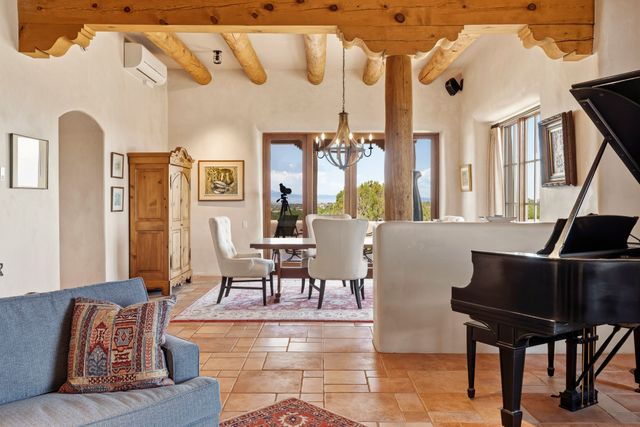 81 Calle Ventoso W, Santa Fe, NM 87506
