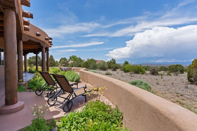 81 Calle Ventoso W, Santa Fe, NM 87506