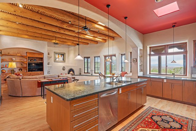 81 Calle Ventoso W, Santa Fe, NM 87506