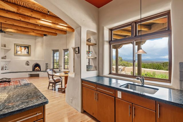 81 Calle Ventoso W, Santa Fe, NM 87506
