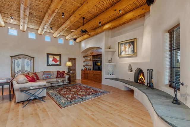 81 Calle Ventoso W, Santa Fe, NM 87506