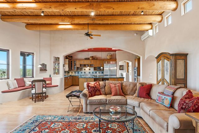 81 Calle Ventoso W, Santa Fe, NM 87506